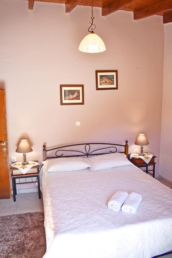 Marilou'S Cottage Agios Matthaios  ภายนอก รูปภาพ