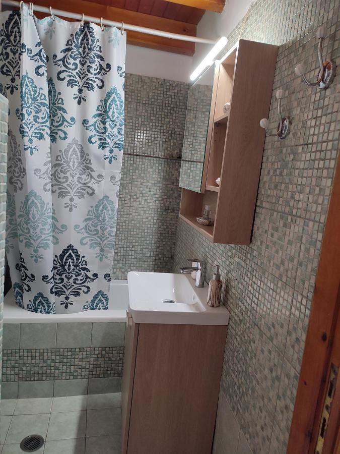 Marilou'S Cottage Agios Matthaios  ภายนอก รูปภาพ